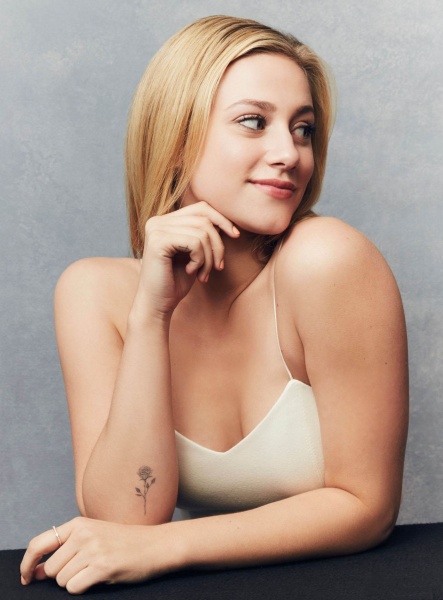 lili-reinhart-comic-con-portrait-002.jpg