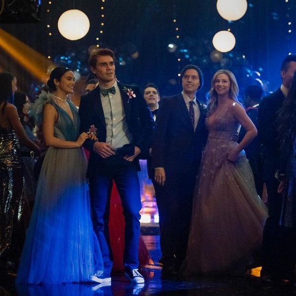 2021.01.20.
@lilireinhart: Ma este szalagavatóra megyünk 💃🏼 ott találkozunk #riverdale
