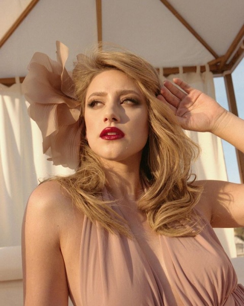 2021.03.15.
@lilireinhart: ✨ aranykor ✨
