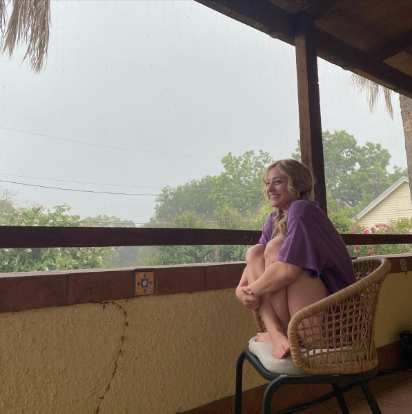 2021.07.21.
@lilireinhart: A texasi esőzek szépek, addig ameddig a hatalmas pókok el nem kezdenek ereszkedni a levegőből. Ez pillanatokkal a póktámadás előtt készült.
