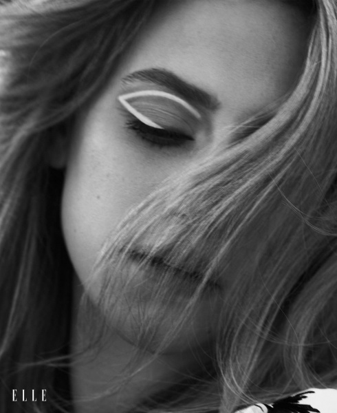 2021.09.04.
@lilireinhart: @ellesingapore 
