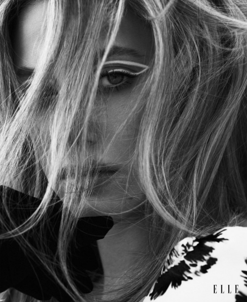 2021.09.04.
@lilireinhart: @ellesingapore 
