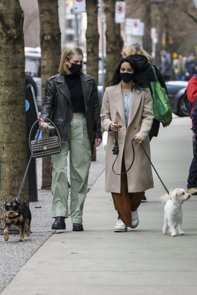 camila-mendes-and-lili-reinhart-xaos335-30012022-15.jpg