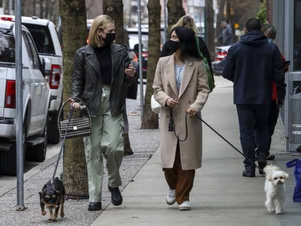 camila-mendes-and-lili-reinhart-xaos335-30012022-17.jpg