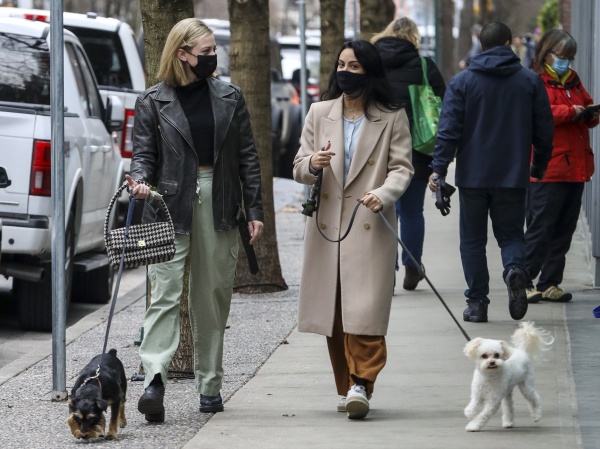 camila-mendes-and-lili-reinhart-xaos335-30012022-18.jpg