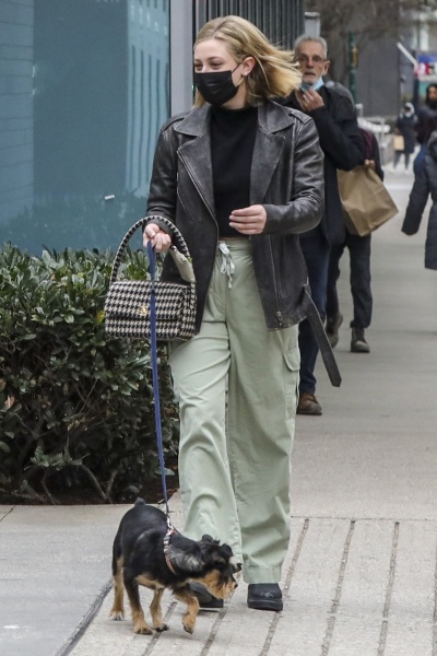 camila-mendes-and-lili-reinhart-xaos335-30012022-21.jpg