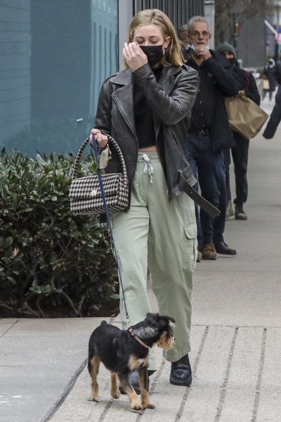 camila-mendes-and-lili-reinhart-xaos335-30012022-22.jpg