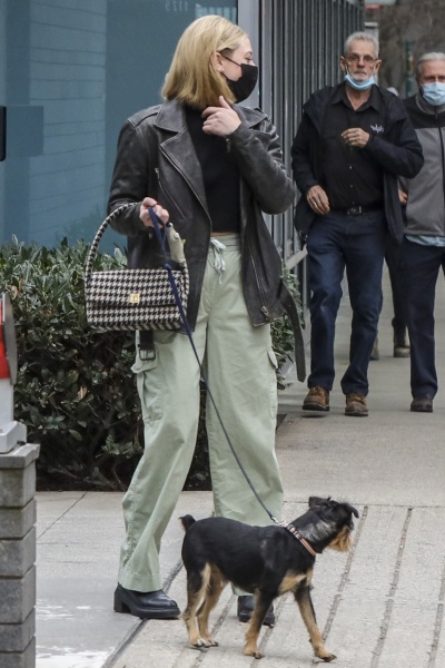 camila-mendes-and-lili-reinhart-xaos335-30012022-23.jpg