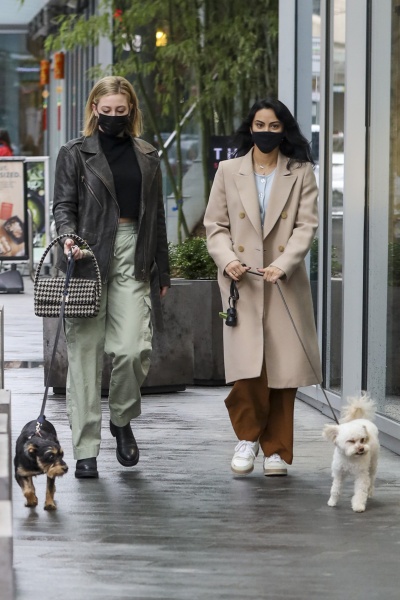 camila-mendes-and-lili-reinhart-xaos335-30012022-26.jpg