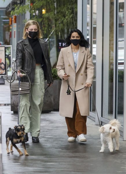 camila-mendes-and-lili-reinhart-xaos335-30012022-27.jpg
