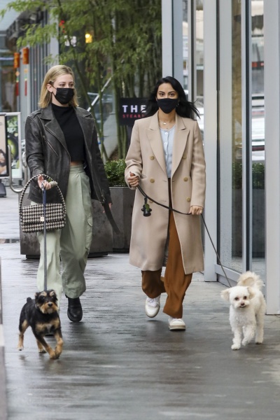 camila-mendes-and-lili-reinhart-xaos335-30012022-28.jpg