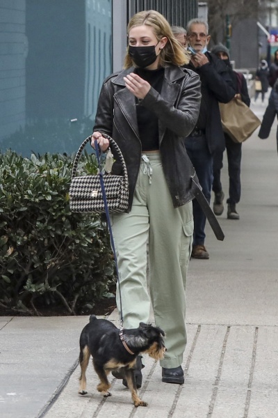 camila-mendes-and-lili-reinhart-xaos335-30012022-31.jpg