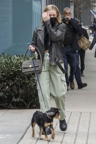camila-mendes-and-lili-reinhart-xaos335-30012022-33.jpg
