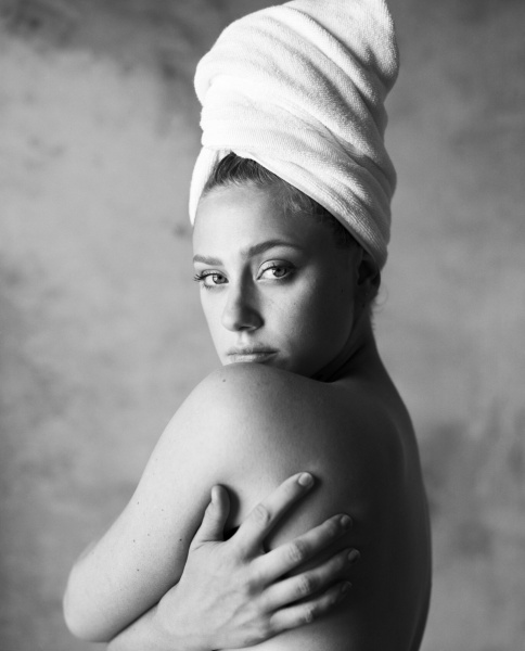 157527067_flaunt_lilihighres006.jpg