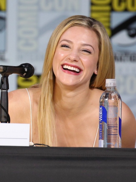 47447244_hqcelebcorner_1.jpg