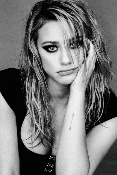 Lili-Reinhart-Self-Assignment-April-2018-lili-reinhart-41446597-700-1050.jpg