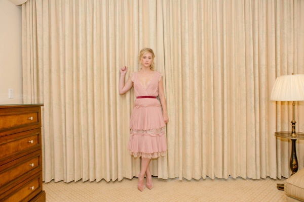 Lili_Reinhart_Coveteur_photoshoot_2017_05.jpg