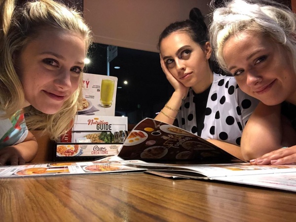 2019.08.04.
@lilireinhart: Denny már 10-es a részegségi toplistán? 

