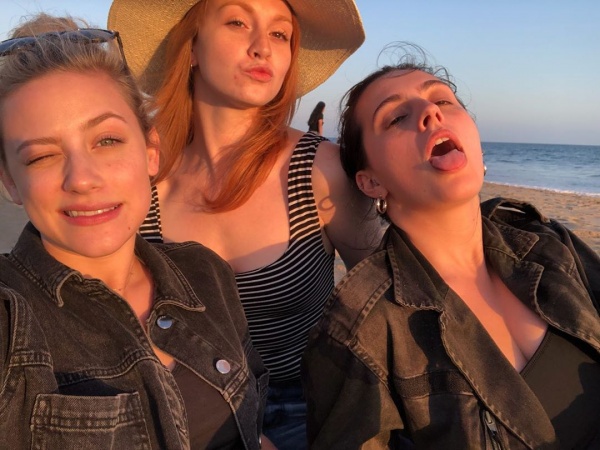2019.07.04.
@lilireinhart: Nagyon kedves. Nagyon jó. Nagyon ~friss~
