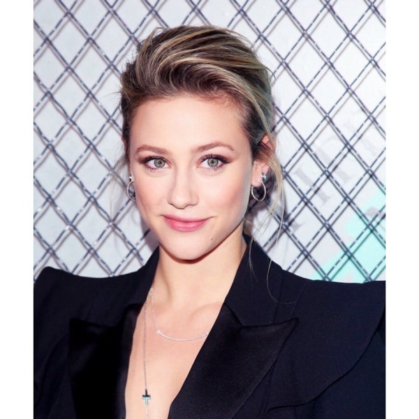 2019.10.13.
@lilireinhart: Köszönöm @tiffanyandco, hogy meghívtatok az új kollekciótok ünneplésére 💎 #TiffanyMens

