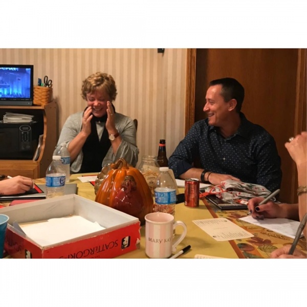 2019.10.27.
@lilireinhart: A szüleim ma 29 éve, hogy házasok. Ritka, hogy ilyen erős és örök kapcsolat létezik - csak remélhetem, hogy ilyesfajta szeretetben és boldogságban lesz részem. ❤️ Boldog évfordulót!🌹
