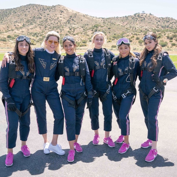 2019.11.06.
@lilireinhart: Jó reggelt, Charlie 😇 Abban a szerencsében volt részem, hogy egy napra angyal lehettem, amikor a chameo-t forgattuk a #CharliesAngels-höz 👼🏼 Csekkoljátok november 15-től a mozikban.
