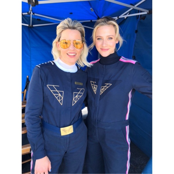 lilireinhart_75288867_162294821516600_8821210364019539603_n~0.jpg